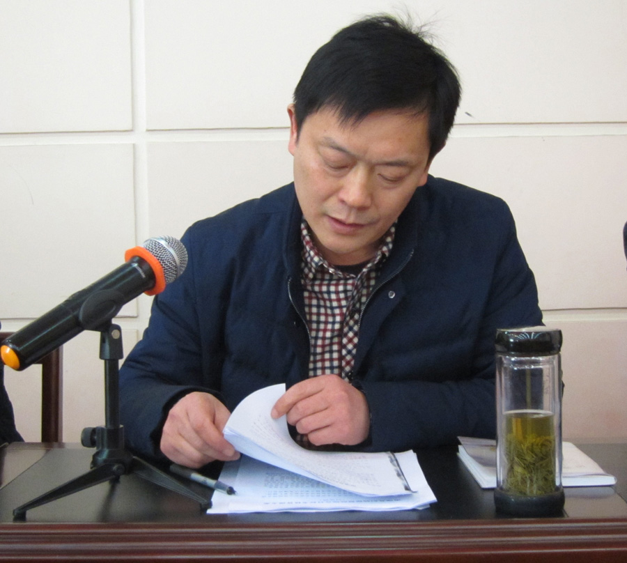 副院长黄学友同志作《2016年财务决算和2017年财务预算的报告》