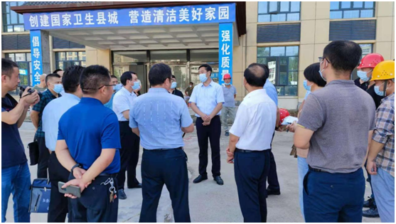 罗书记一行听取了县卫健局局长江蛟和县妇幼保健院院长王轶群对新院区